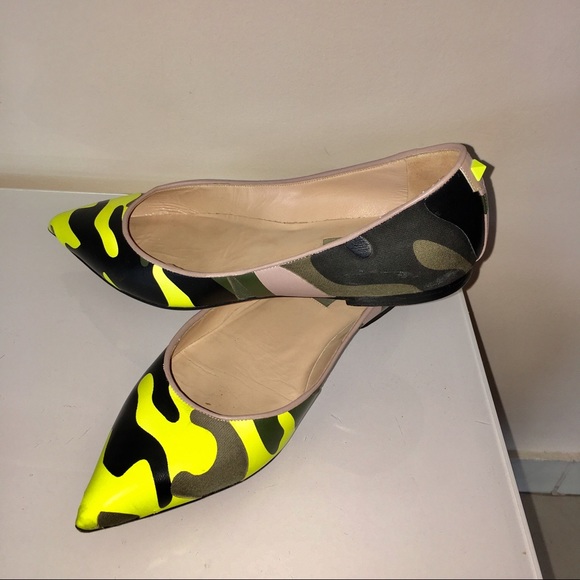 Valentino Camouflage Pointed-Toe Flats - Picture 5 of 8